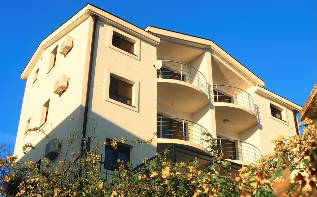 Blue Bay Apartments Krasići Dış mekan fotoğraf