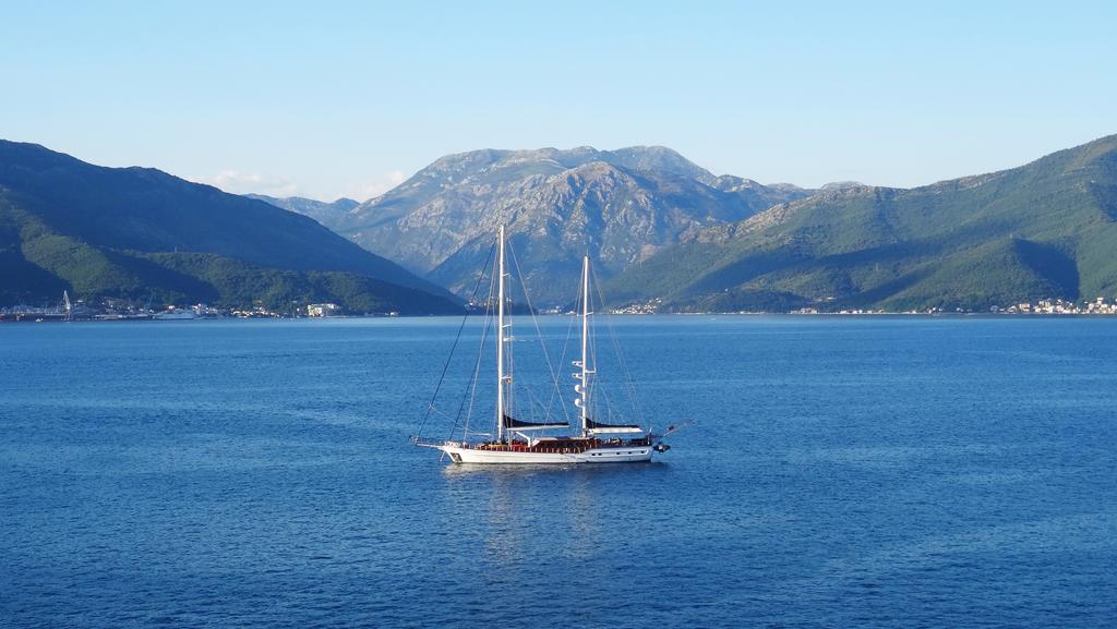 Blue Bay Apartments Krasići Dış mekan fotoğraf